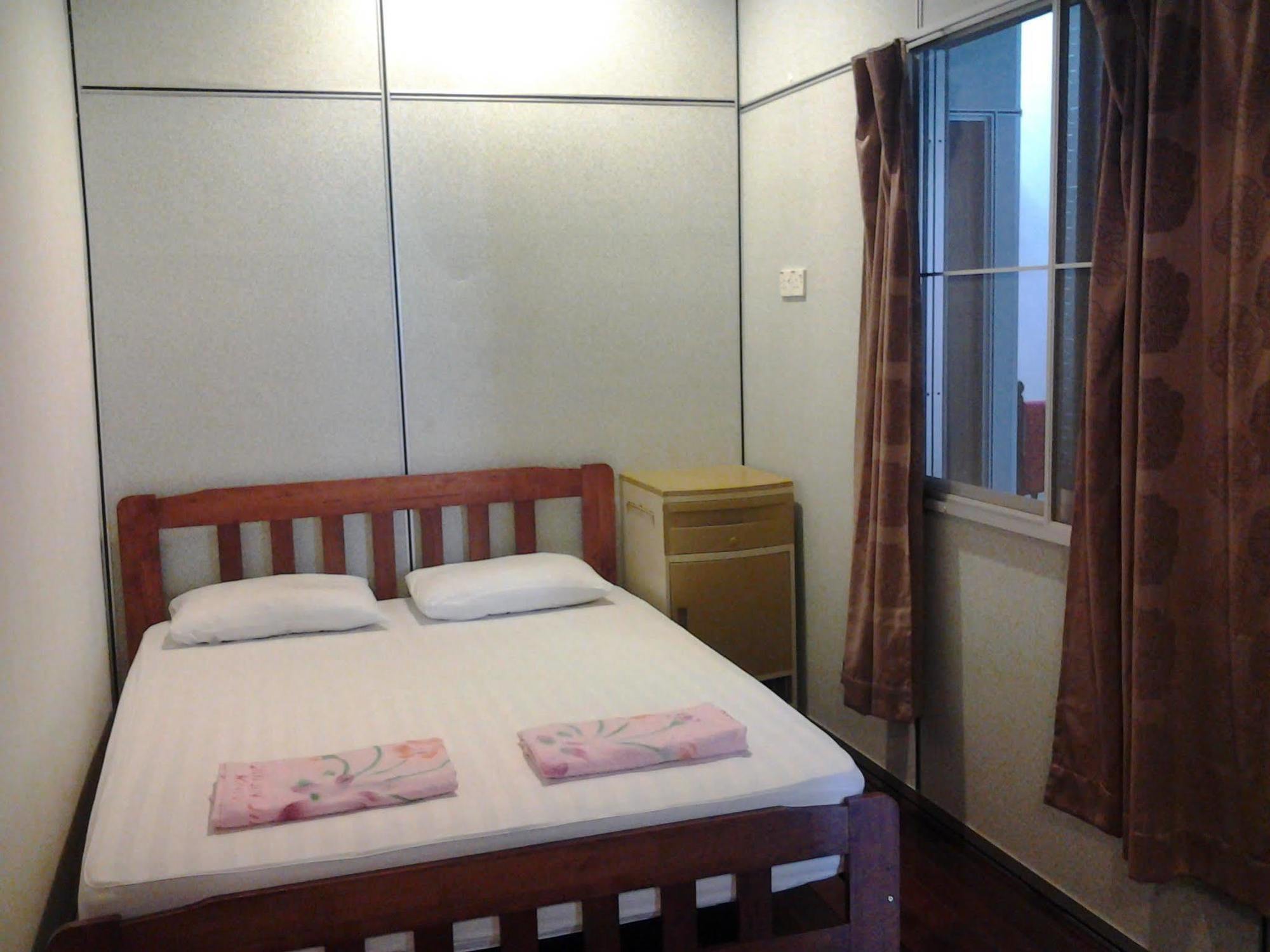 Discovery Cafe And Guesthouse Malacca Exterior photo