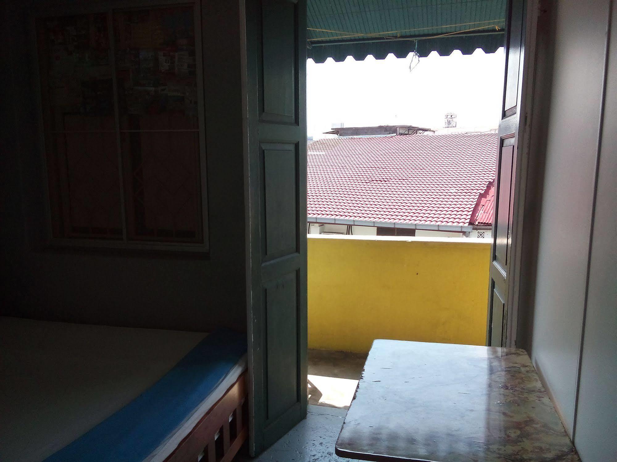 Discovery Cafe And Guesthouse Malacca Exterior photo