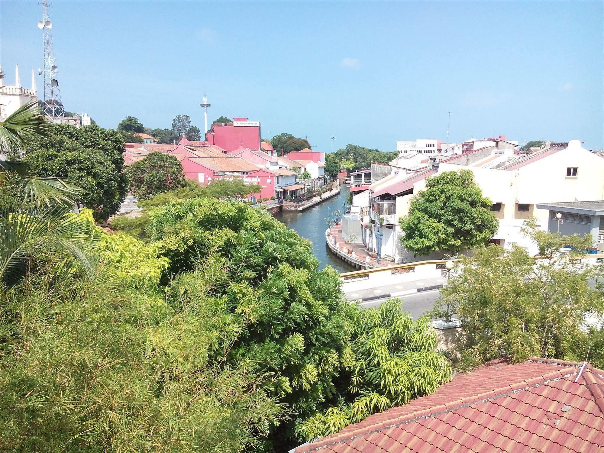 Discovery Cafe And Guesthouse Malacca Exterior photo