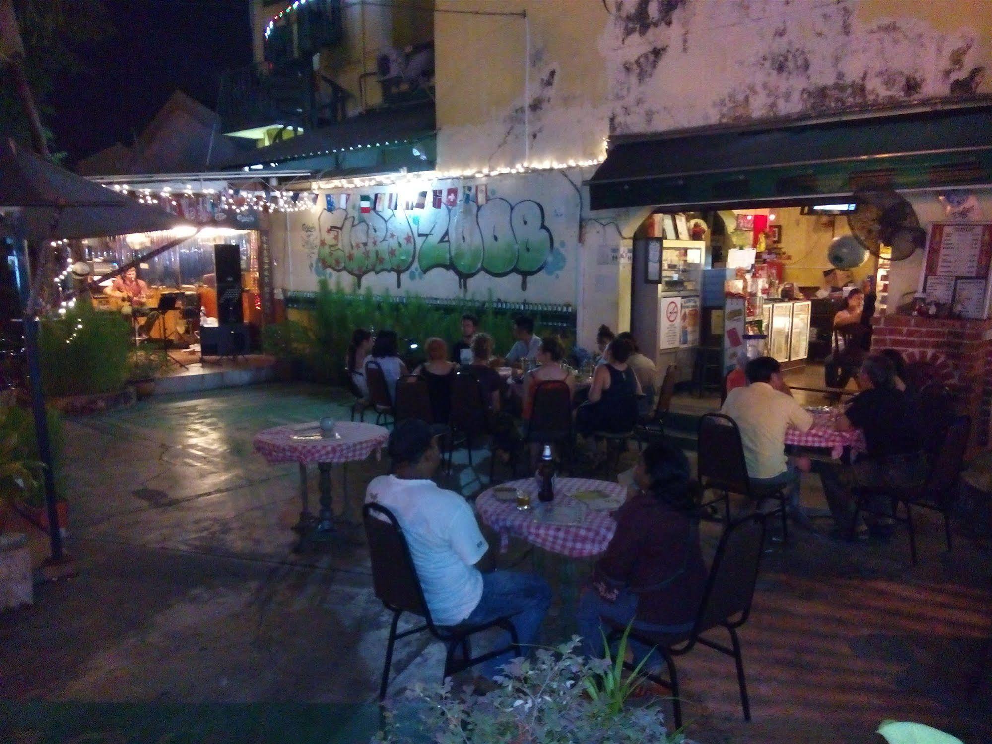 Discovery Cafe And Guesthouse Malacca Exterior photo
