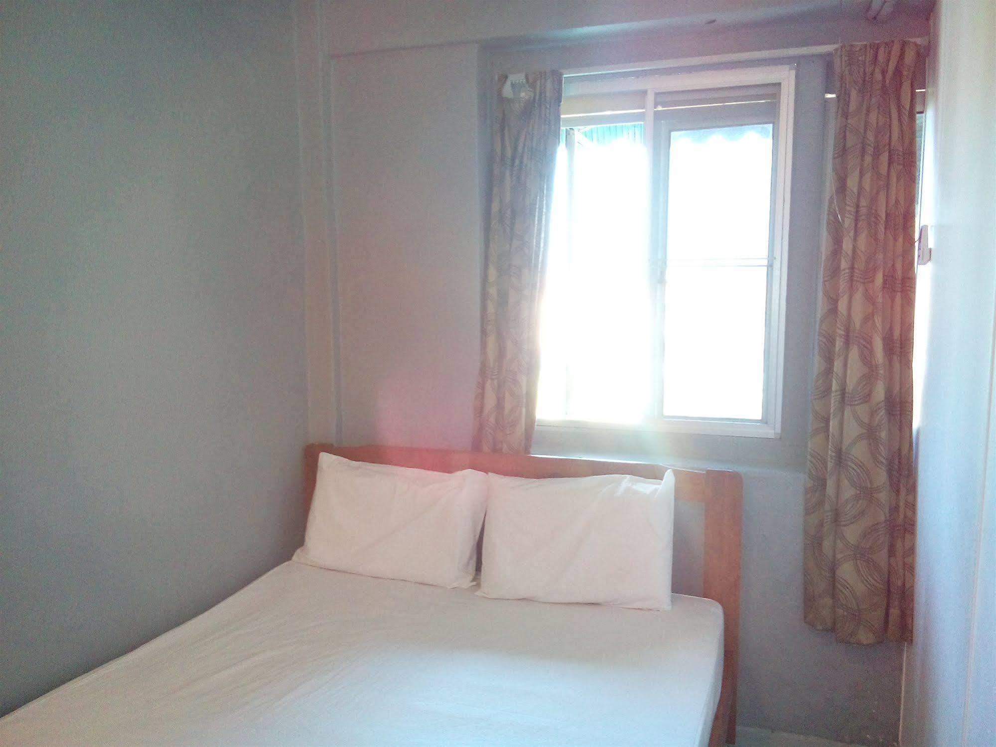 Discovery Cafe And Guesthouse Malacca Exterior photo