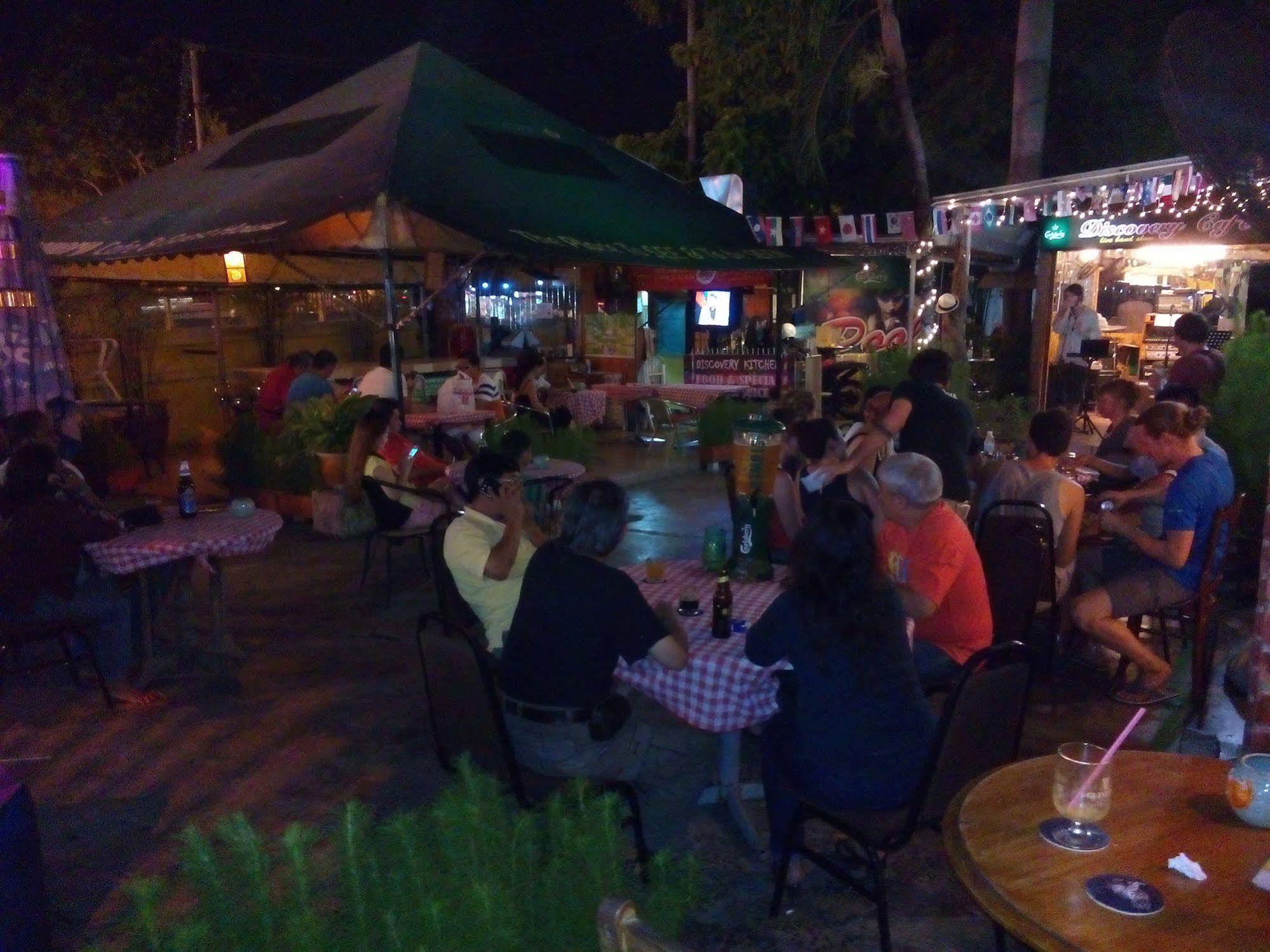 Discovery Cafe And Guesthouse Malacca Exterior photo